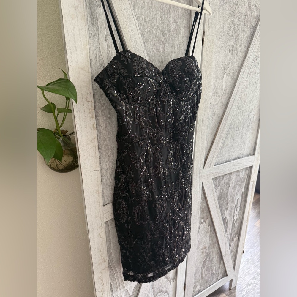 *Windsor Gorgeous Black Strapless Dress - Picture 5 of 15